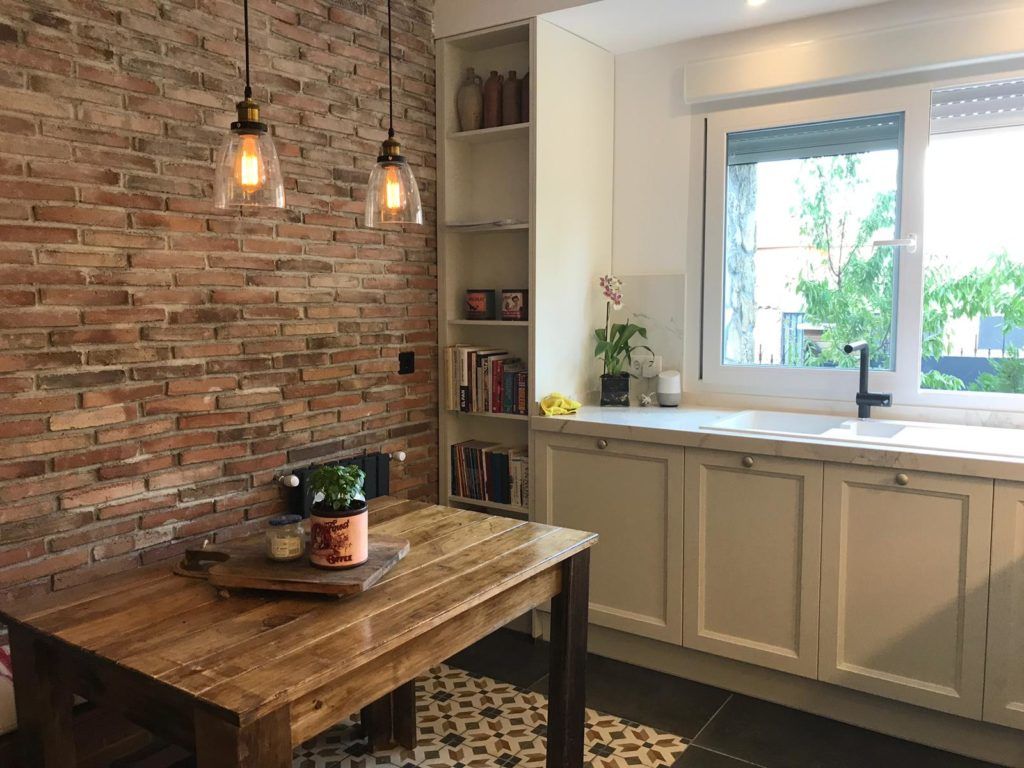 Imagen de una renovación de esta cocina rústica en Pinto